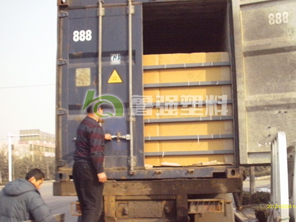 6 左車門關閉，卸完貨之前嚴禁打開